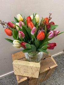 Tulip vase with Belgium chocolates
